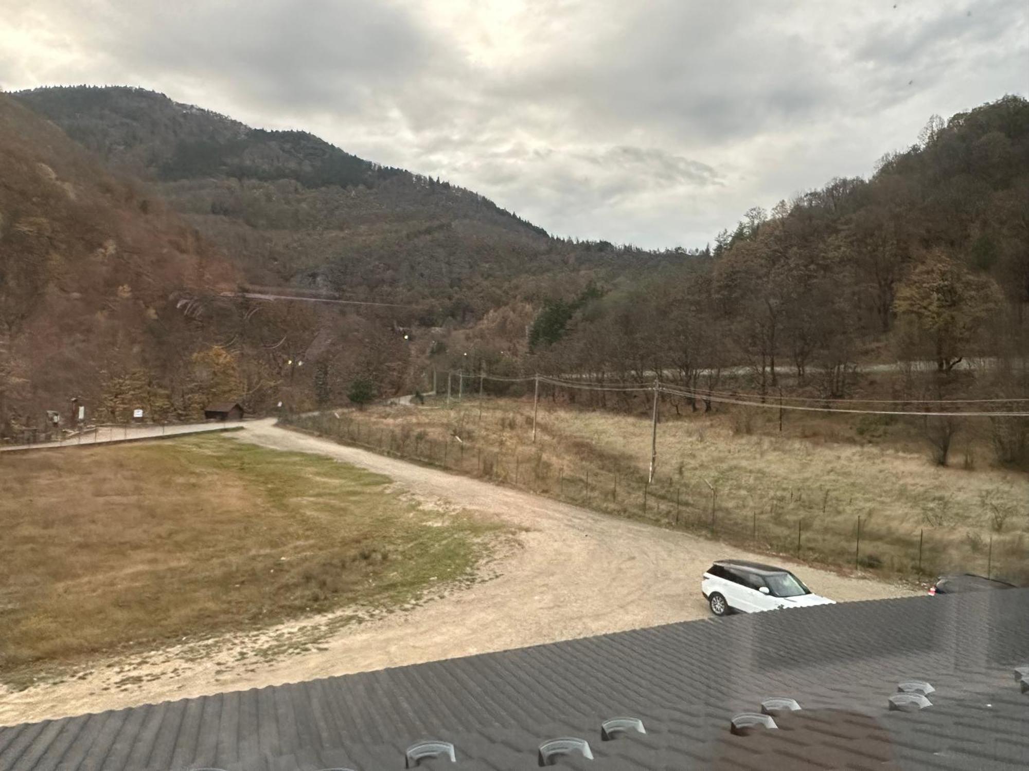 Pensiunea Cascada Putnei Lepşa 外观 照片
